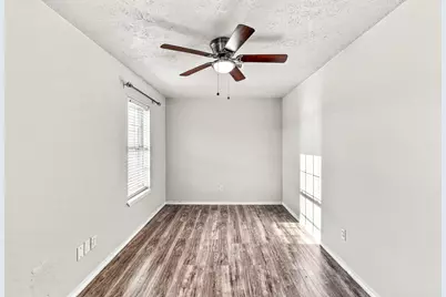 10027 Glenkirk Drive, Houston, TX 77089 - Photo 14