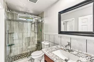 10027 Glenkirk Dr, Houston, TX 77089 - Photo 12