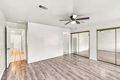 10027 Glenkirk Drive, Houston, TX 77089 - Photo 10