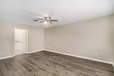 5115 Shady Gardens Drive, Houston, TX 77339 - Photo 10