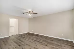 5115 Shady Gardens Dr, Houston, TX 77339 - Photo 10