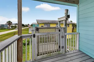 4026 Kent Dr, Galveston, TX 77554 - Photo 4