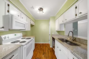 3 Hideaway Dr, Friendswood, TX 77546 - Photo 10