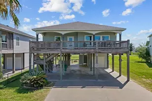 956 Townsend, Crystal Beach, TX 77650 - Photo 2