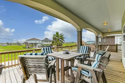 956 Townsend, Crystal Beach, TX 77650 - Photo 4
