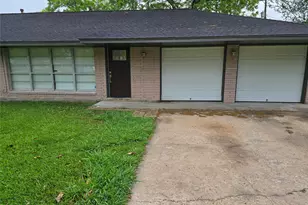 117 Lazy Ln, Lake Jackson, TX 77566 - Photo 1