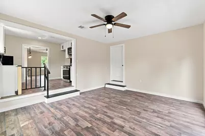 801 E Defee Avenue, Baytown, TX 77520 - Photo 22