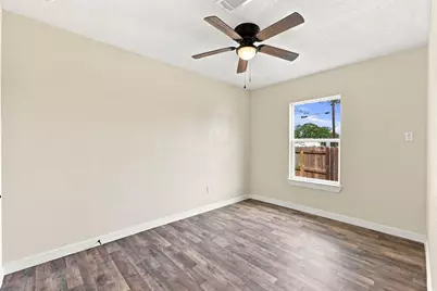 801 E Defee Avenue, Baytown, TX 77520 - Photo 38