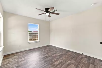 801 E Defee Avenue, Baytown, TX 77520 - Photo 34