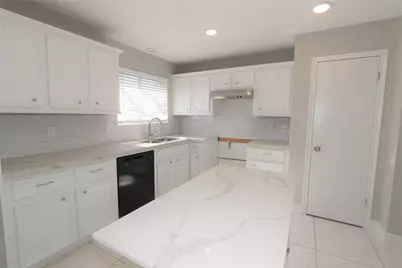 4611 Silver Fox Drive, Houston, TX 77066 - Photo 10