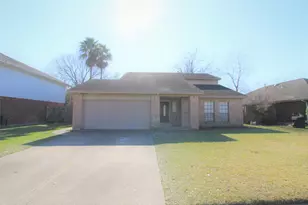 4611 Silver Fox Dr, Houston, TX 77066 - Photo 1
