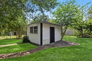 302 Lawrence St, Tomball, TX 77375 - Photo 30