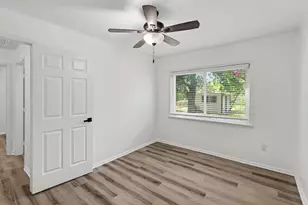 302 Lawrence St, Tomball, TX 77375 - Photo 18
