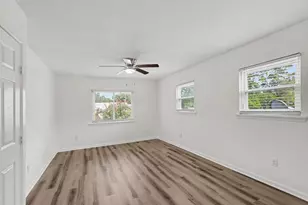 302 Lawrence St, Tomball, TX 77375 - Photo 20