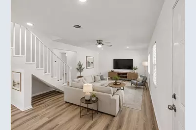 302 Lawrence Street, Tomball, TX 77375 - Photo 4