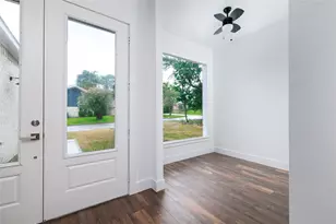 1049 Broadmoor Dr, Huntsville, TX 77340 - Photo 2