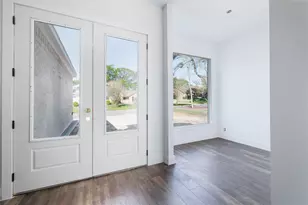 1049 Broadmoor Dr, Huntsville, TX 77340 - Photo 2