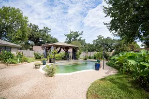 56 Flag Ct, Lake Jackson, TX 77566 - Photo 18