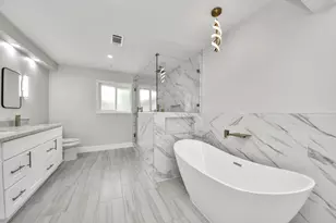 6023 Lattimer Dr, Houston, TX 77035 - Photo 10