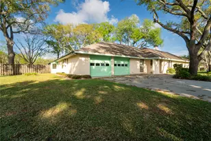 1716 Tara Cir, Texas City, TX 77591 - Photo 2