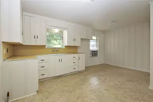 108 W Mink, Willis, TX 77378 - Photo 6