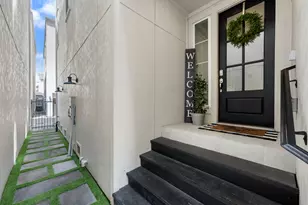 1309 W 24th St, Houston, TX 77008 - Photo 2