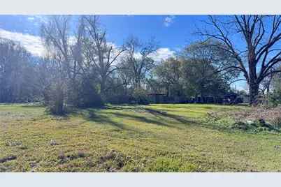 709 E Young Street, Dayton, TX 77535 - Photo 4