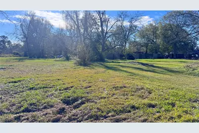 709 E Young Street, Dayton, TX 77535 - Photo 2