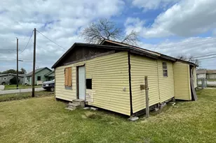 2202 Jones Rd, Baytown, TX 77521 - Photo 4