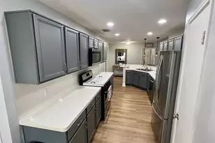1806 Oakwood Dr E, Pearland, TX 77581 - Photo 10