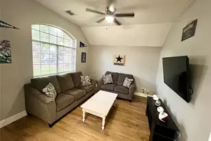 1806 Oakwood Dr E, Pearland, TX 77581 - Photo 4