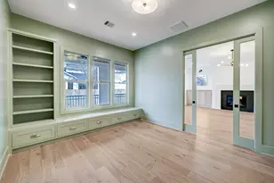 2031 Saxon Dr, Houston, TX 77018 - Photo 10