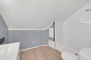 310 N Rock Island St, Angleton, TX 77515 - Photo 10
