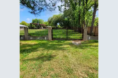 3710 19th Street N, Texas City, TX 77590 - Photo 2