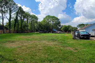 3710 19th St N, Texas City, TX 77590 - Photo 16