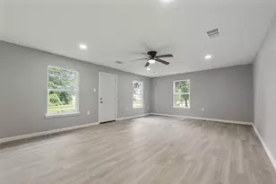 660 Redwood St, Kountze, TX 77625 - Photo 4