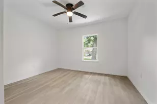 660 Redwood St, Kountze, TX 77625 - Photo 18