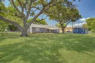 1114 W 5th St, Freeport, TX 77541 - Photo 38