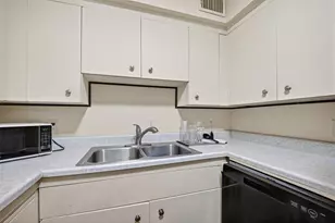 2600 Bellefontaine St Apt D24, Houston, TX 77025 - Photo 16