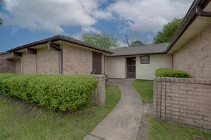2513 Harpers Ferry Dr, League City, TX 77573 - Photo 4