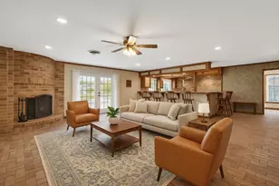 8105 Miller Dr, Hitchcock, TX 77563 - Photo 2