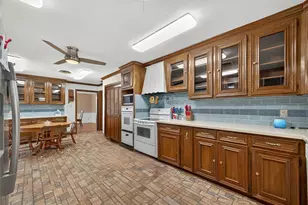 8105 Miller Dr, Hitchcock, TX 77563 - Photo 6