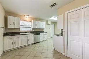 405 N Burnett Dr, Baytown, TX 77520 - Photo 8