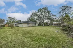 405 N Burnett Dr, Baytown, TX 77520 - Photo 18