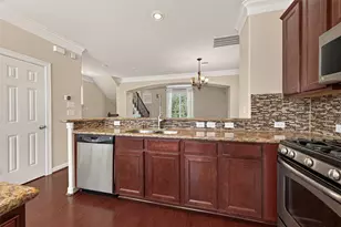 888 Fisher St, Houston, TX 77018 - Photo 8