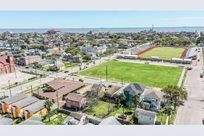 2718 Avenue L, Galveston, TX 77550 - Photo 4