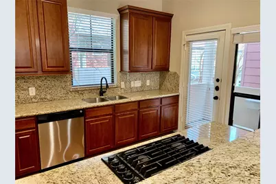 119 W 10th Street, Houston, TX 77008 - Photo 4