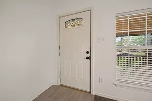 1511 W Dumble St, Alvin, TX 77511 - Photo 4
