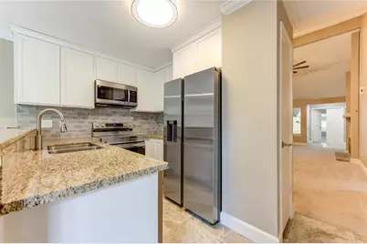 6102 W Airport Boulevard #18, Houston, TX 77035 - Photo 8
