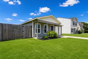 2029 6th St, Hempstead, TX 77445 - Photo 4